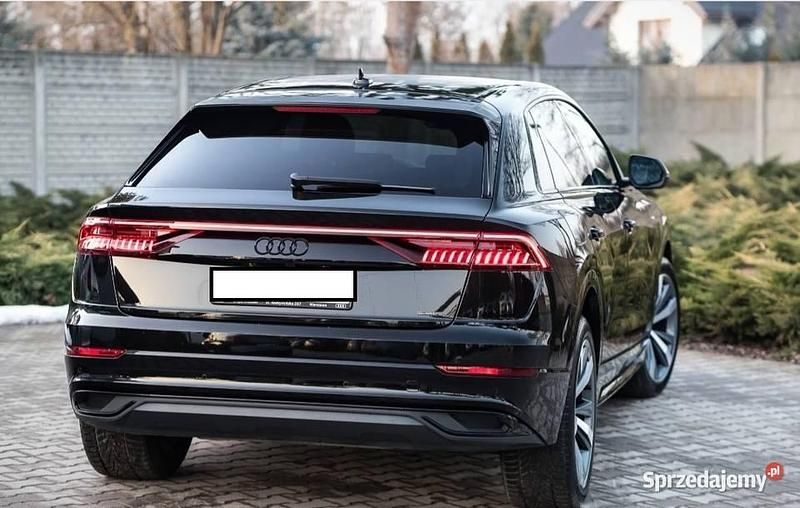 Używany Audi Q8 S-Line 286 KM (210 kW) 2023 Czarny SUV