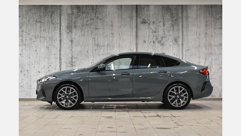 Używany BMW 220 Shadowline 156 KM (114 kW) 2024 Zielony cape york metalizowany Coupe