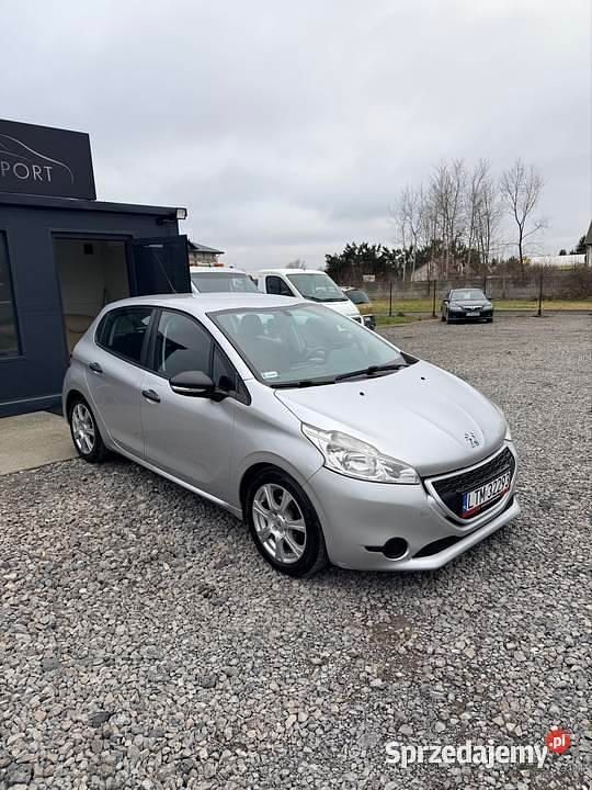 Srebrny Używany 2013 Peugeot 208 Hatchback | 16 900 zł (Dość drogi) - Obraz 1/4