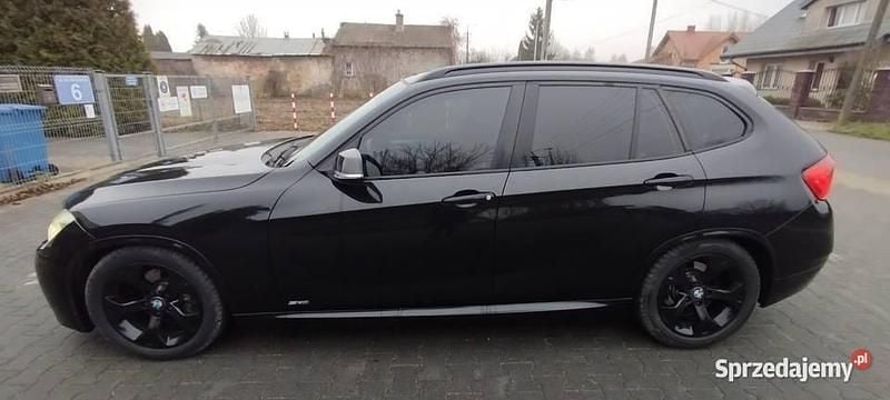 Czarny Używany 2012 BMW X1 SUV | 33 600 zł (Uczciwa cena) - Obraz 1/4