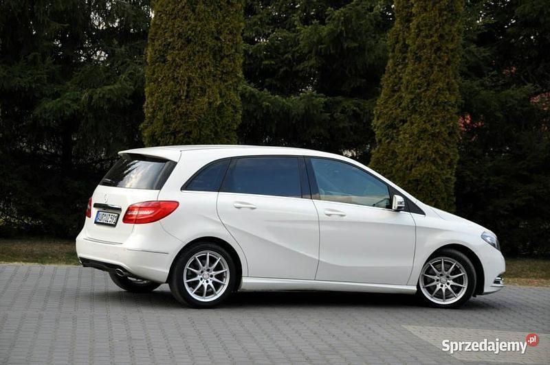 Używany Mercedes B220 170 KM (125 kW) 2014 Biały Minivan