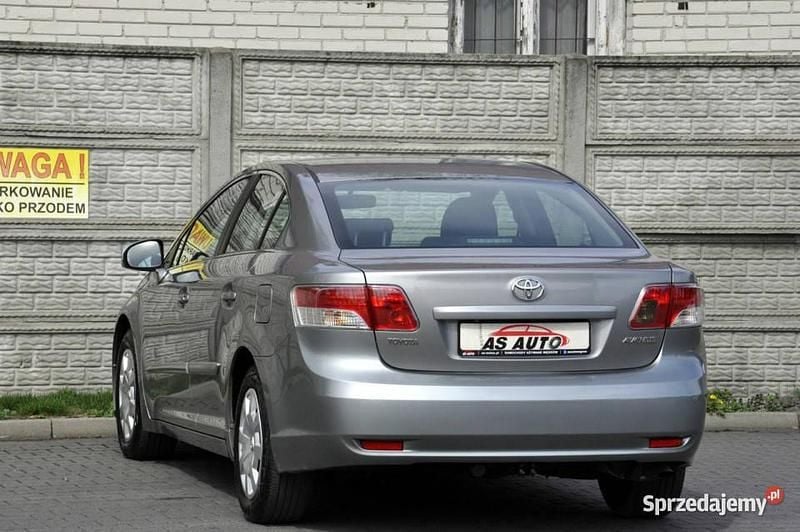 Używany Toyota Avensis 147 KM (108 kW) 2011 Szary Sedan/Limuzyna