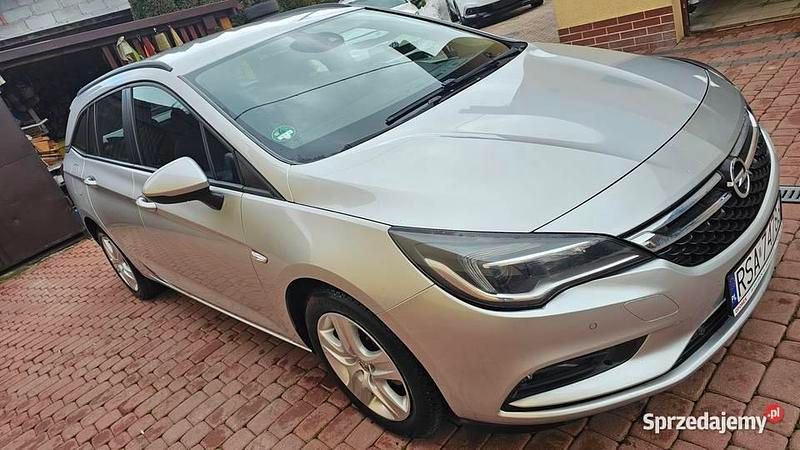 Używany Opel Astra 2017 Srebrny Kombi