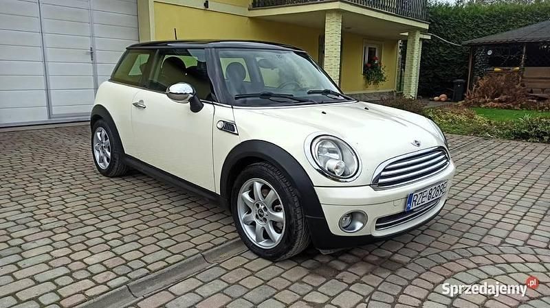 Beżowy Używany 2010 Mini Cooper Hatchback | 15 900 zł (Uczciwa cena) - Obraz 1/4