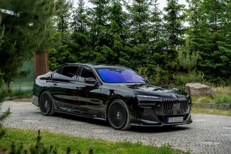 Czarny (metalik) Używany 2024 BMW 740 Sedan/Limuzyna | 709 999 zł - Obraz 1/4