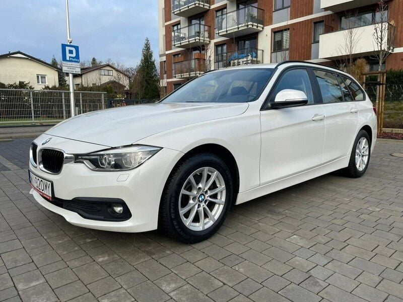 Biały (metalik) Używany 2019 BMW 320 Sedan/Limuzyna | 89 800 zł (Dobra cena) - Obraz 1/4