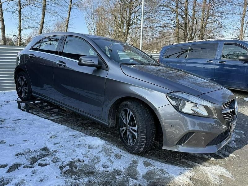 Używany Mercedes A200 156 KM (114 kW) 2017 Szary (metalik) Hatchback