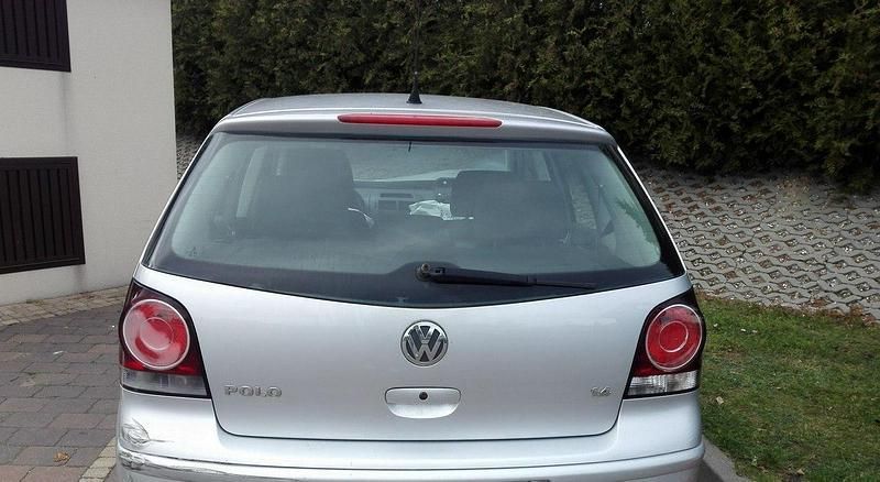 Srebrny (metalik) Używany 2005 VW Polo Hatchback | 7000 zł - Obraz 1/4