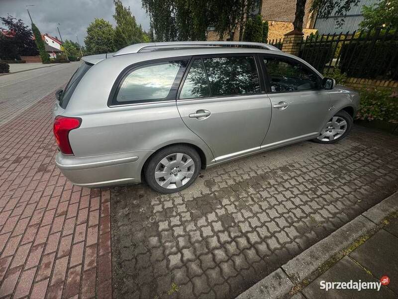 Srebrny Używany 2003 Toyota Avensis T2 Kombi | 9000 zł (Uczciwa cena) - Obraz 1/4