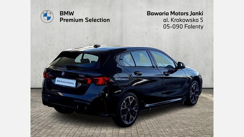 Używany BMW 118 Shadowline 150 KM (110 kW) 2025 Czarny szafir metalizowany Hatchback