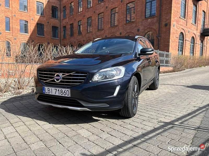 Używany 2017 Volvo XC60 Momentum SUV | 75 000 zł (Uczciwa cena) - Obraz 1/4