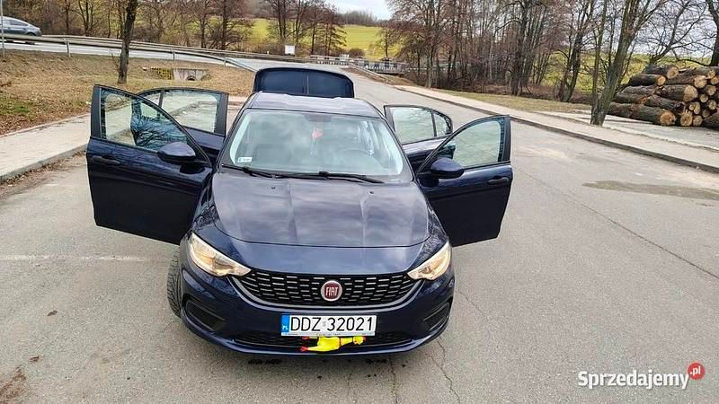 Używany Fiat Tipo 2017 Granatowy Sedan/Limuzyna