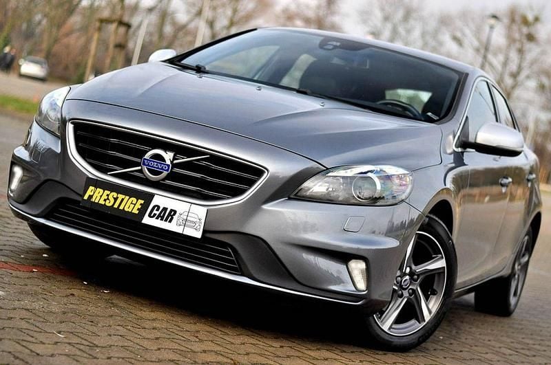 Używany Volvo V40 R-Design 120 KM (88 kW) 2015 Szary (metalik) Sedan/Limuzyna