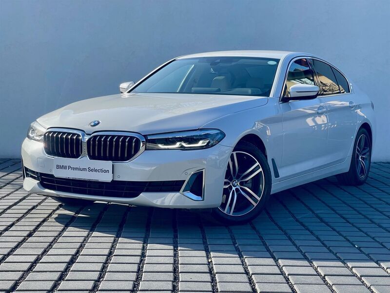 Biel mineralna metalizowany Używany 2022 BMW 520 Luxury Line Sedan/Limuzyna | 209 000 zł - Obraz 1/4