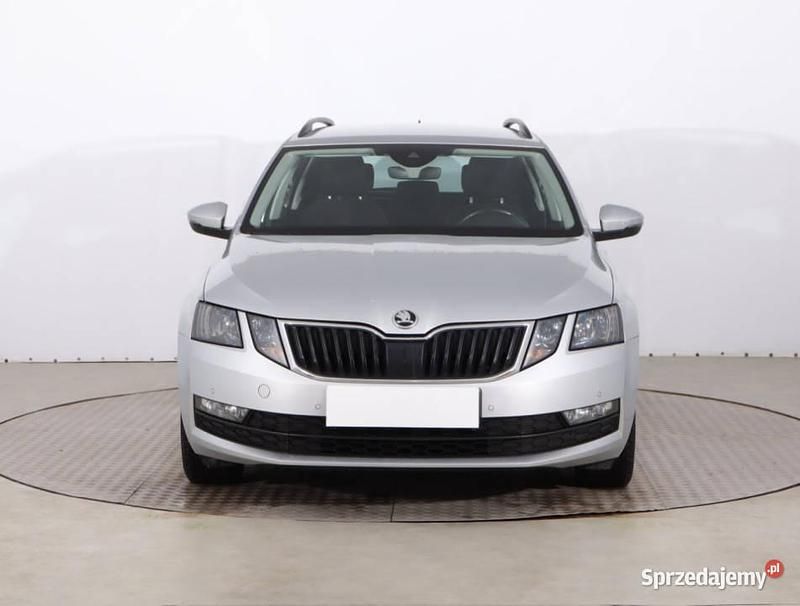 Używany Skoda Octavia 2018 Srebrny Kombi