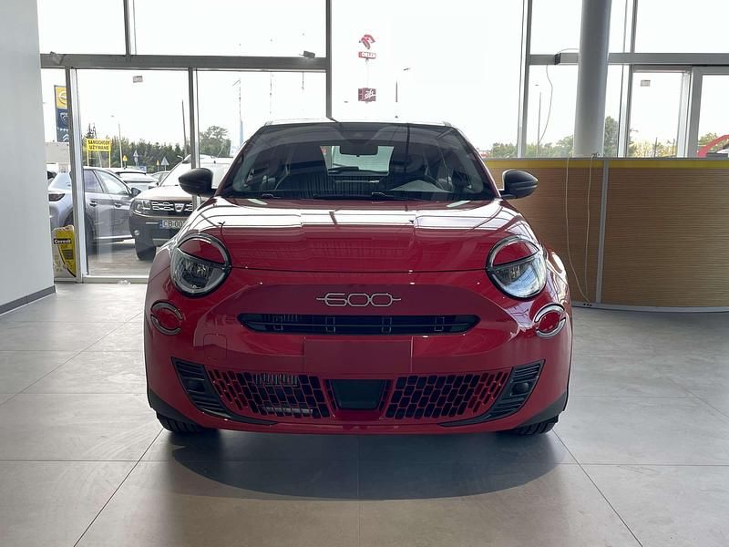 Nowe Fiat 600 Pop 110 KM (80 kW) 2025 Lakier pastelowy czerwony passione SUV