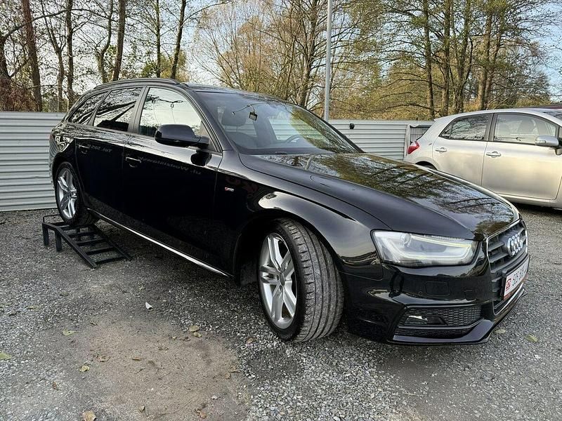 Używany Audi A4 S-Line 177 KM (130 kW) 2012 Czarny (metalik) Kombi