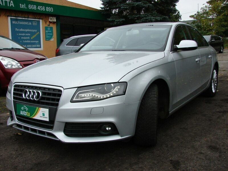 Srebrny Używany 2010 Audi A4 Sedan/Limuzyna | 32 900 zł (Dobra cena) - Obraz 1/4