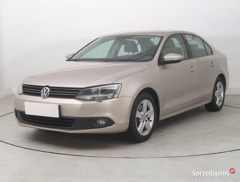 Używany VW Jetta 2012 Beżowy Sedan/Limuzyna