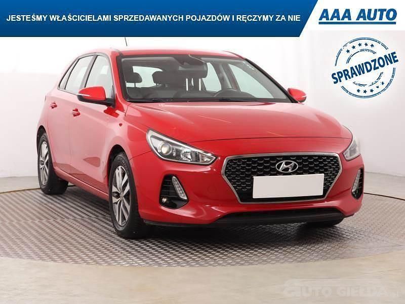 Używany Hyundai i30 120 KM (88 kW) 2017 Czerwony