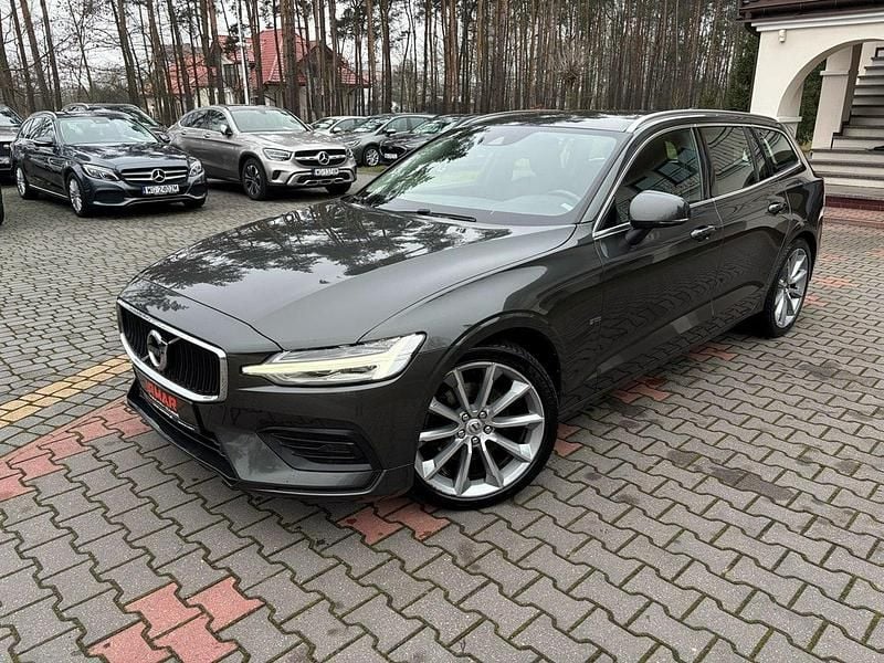 Używany Volvo V60 190 KM (139 kW) 2020 Szary Kombi