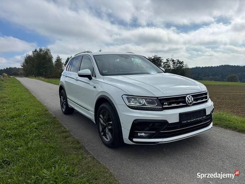 Biały Używany 2019 VW Tiguan R-line SUV | 76 500 zł - Obraz 1/4