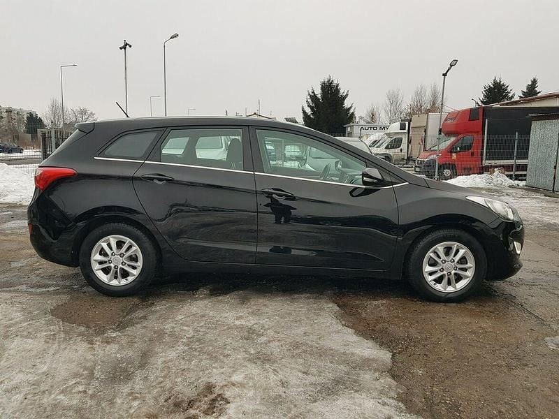 Używany Hyundai i30 120 KM (88 kW) 2014 Czarny Kombi