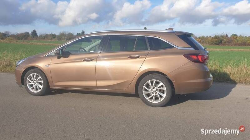 Brązowy Używany 2016 Opel Astra Kombi | 37 000 zł (Dość drogi) - Obraz 1/4