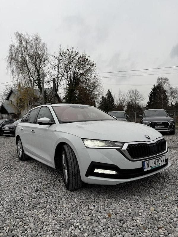 Używany Skoda Octavia 150 KM (110 kW) 2023 Biały Kombi