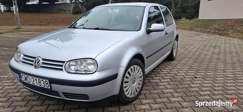 Używany VW Golf IV 2001 Srebrny Hatchback