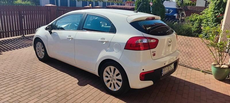 Używany Kia Rio 109 KM (80 kW) 2016 Biały Hatchback