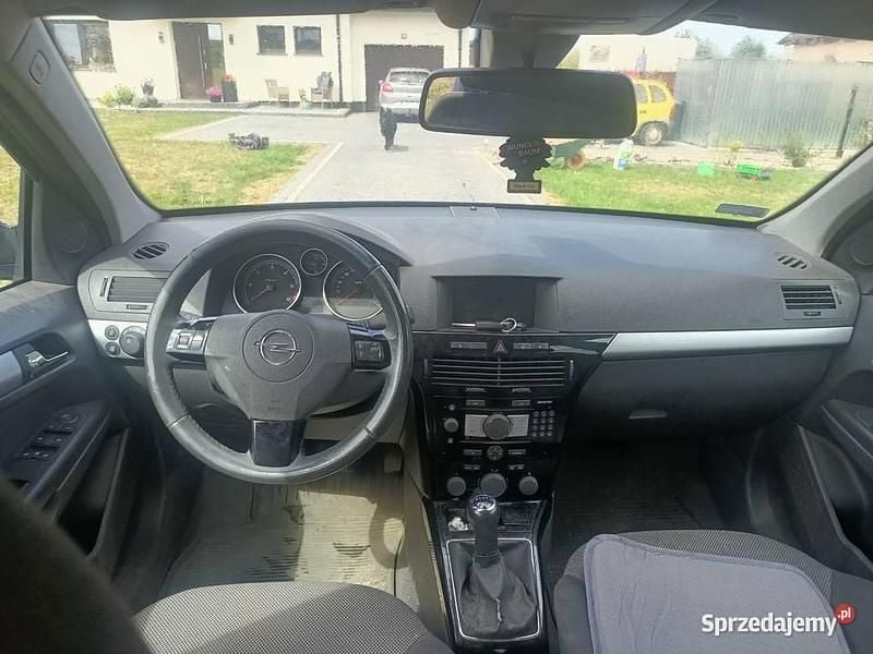 Grafitowy Używany 2010 Opel Astra Kombi | 12 900 zł (Uczciwa cena) - Obraz 1/4