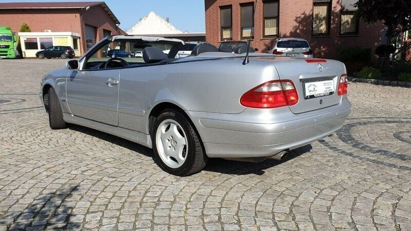 Używany Mercedes CLK230 Avantgarde 197 KM (144 kW) 2000 Srebrny Kabriolet