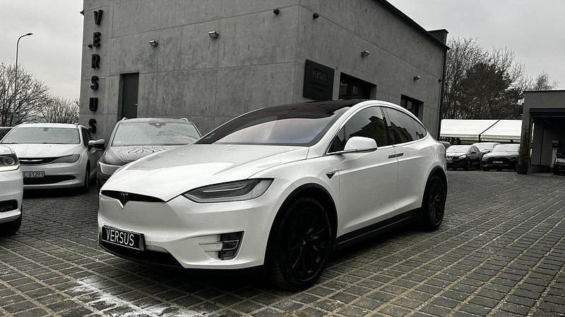 Biały (metalik) Używany 2017 Tesla Model X SUV | 125 000 zł - Obraz 1/4