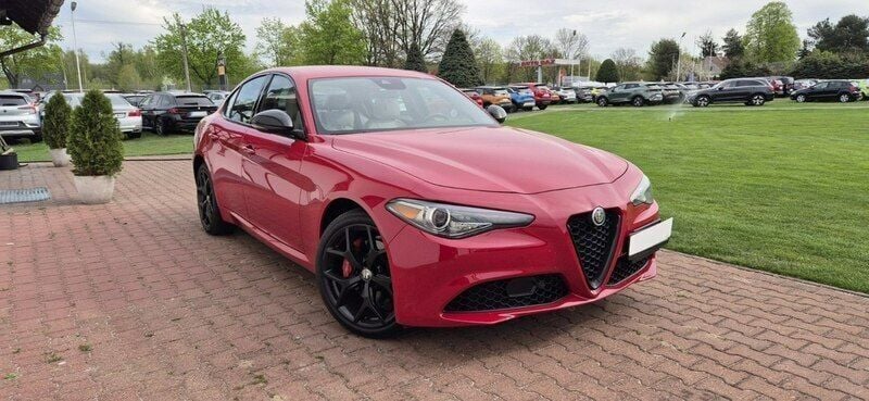 Czerwony Używany 2020 Alfa Romeo Giulia Sedan/Limuzyna | 117 800 zł (Uczciwa cena) - Obraz 1/4