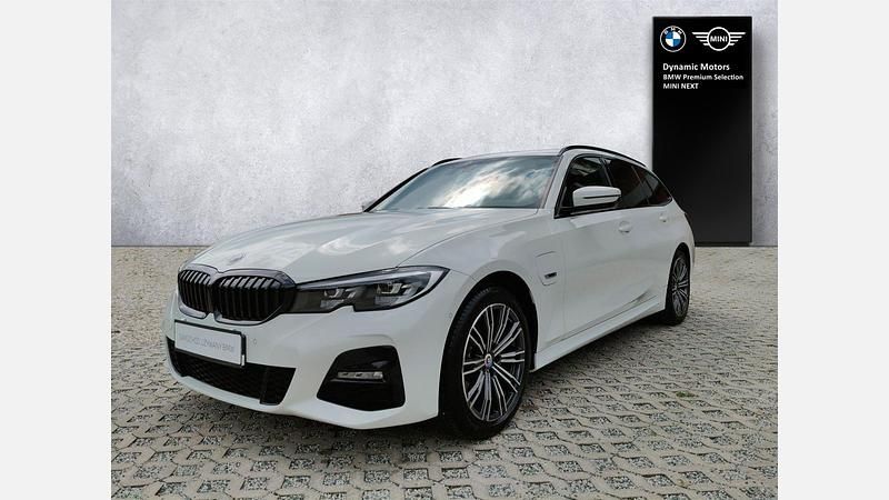 Biel alpejska Używany 2022 BMW 320e Shadowline Kombi | 139 000 zł - Obraz 1/4