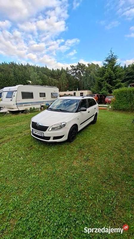 Biały Używany 2013 Skoda Fabia Kombi | 18 000 zł (Uczciwa cena) - Obraz 1/4