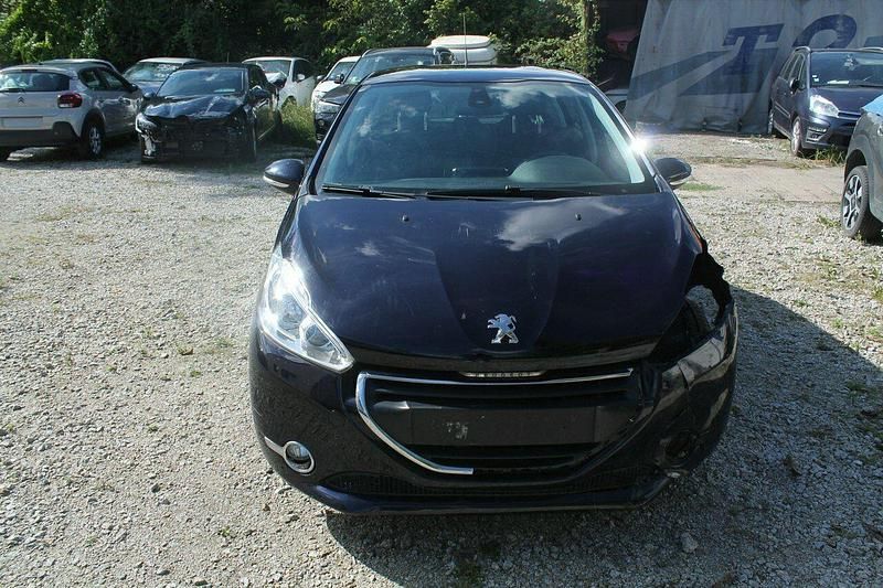 Używany Peugeot 208 120 KM (88 kW) 2014 Niebieski Hatchback