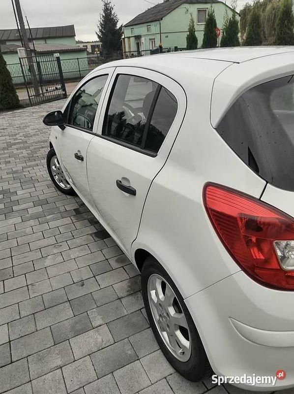 Używany Opel Corsa 2014 Biały Sedan/Limuzyna