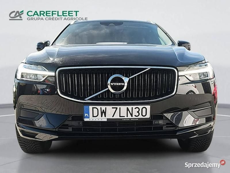 Czarny Używany 2020 Volvo XC60 Momentum SUV | 116 700 zł - Obraz 1/4
