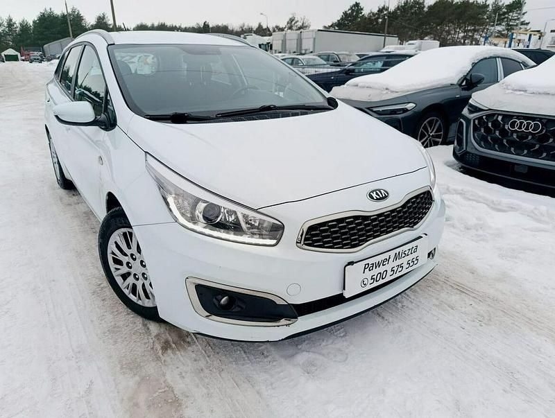 Używany Kia Ceed 99 KM (72 kW) 2018 Biały (metalik) Hatchback