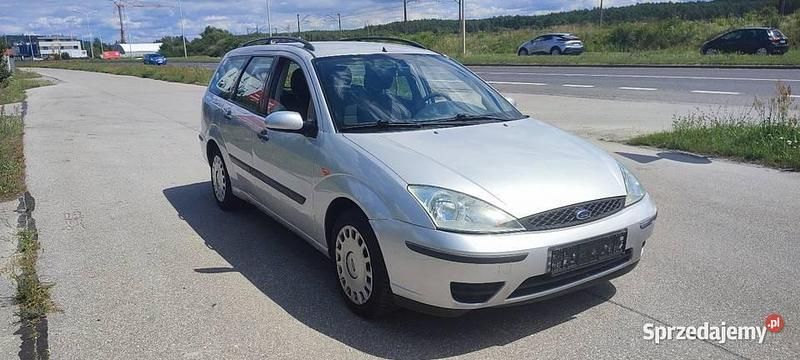 Używany Ford Focus 2005 Srebrny Kombi