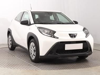 Biały Używany 2022 Toyota Aygo Hatchback | 51 999 zł (Uczciwa cena) - Obraz 1/4