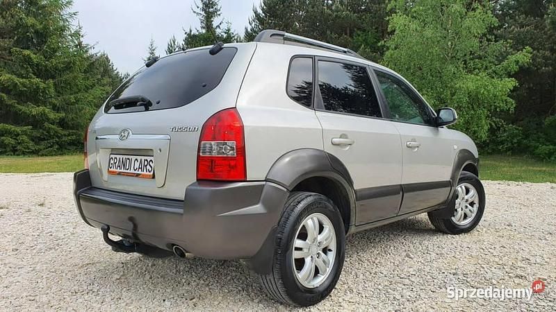 Srebrny Używany 2007 Hyundai Tucson SUV | 16 700 zł (Uczciwa cena) - Obraz 1/4