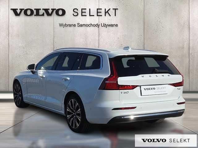 Używany Volvo V60 349 KM (256 kW) 2025 Biały Kombi