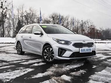 Używany Kia Ceed 141 KM (103 kW) 2021 Srebrny Hatchback