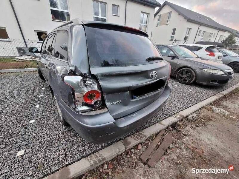 Używany 2003 Toyota Avensis Kombi | 2800 zł (Super Cena) - Obraz 1/4