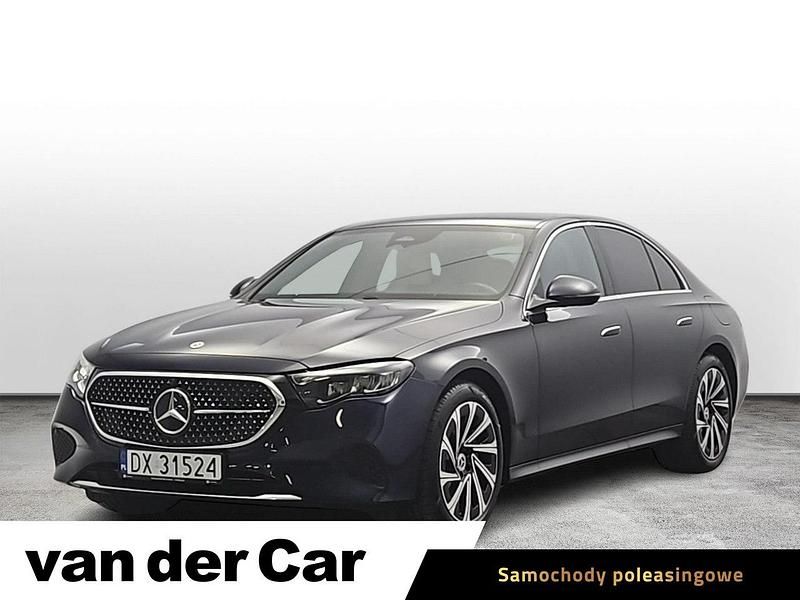 Grafitowy Używany 2024 Mercedes E300 Avantgarde Sedan/Limuzyna | 244 900 zł - Obraz 1/4