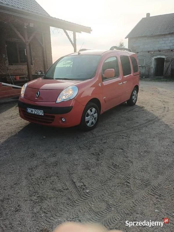 Używany Renault Kangoo 2012 Czerwony Sedan/Limuzyna