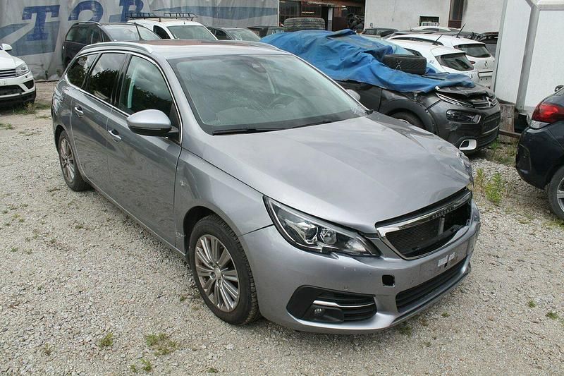 Używany Peugeot 308 150 KM (110 kW) 2017 Szary Kombi